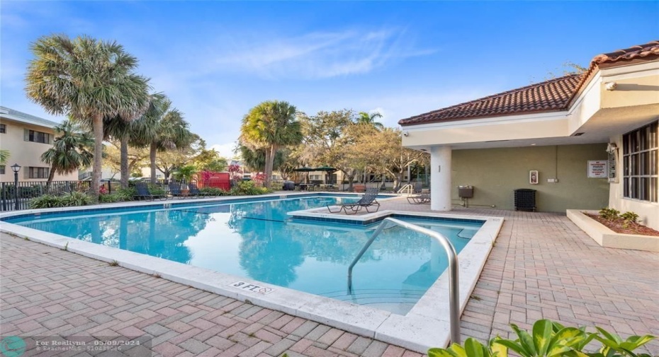 Large Community pool