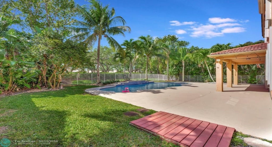 Fully fenced large yard and deck for grill. No backyard neighbors.