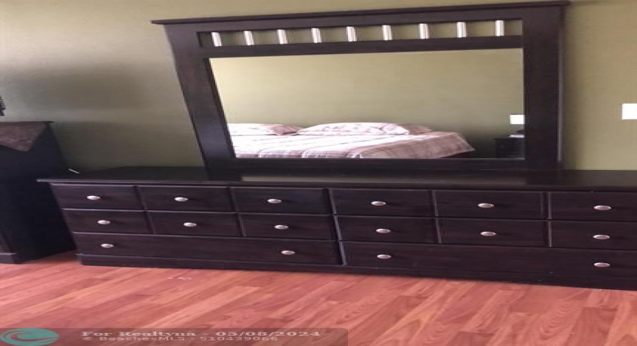 Chest of drawers with mirror