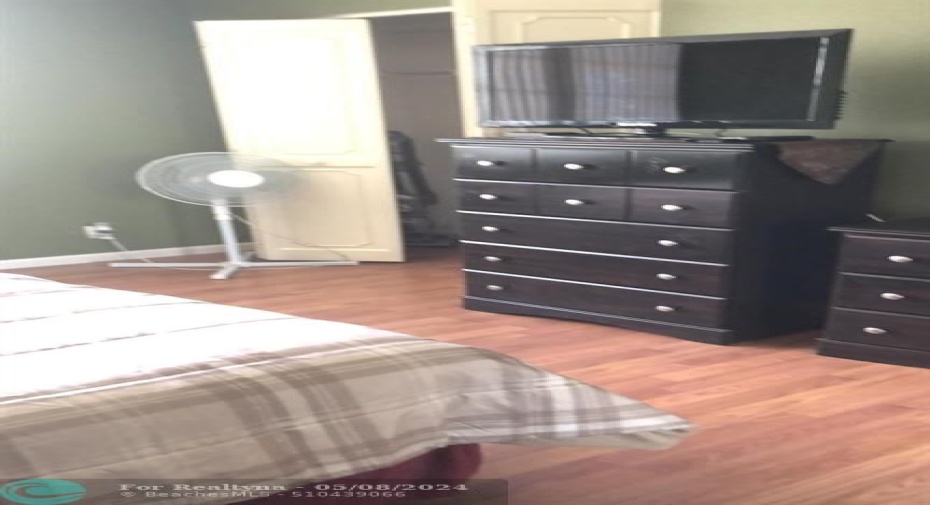 Additional drawers with TV