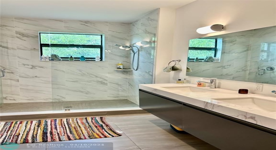 Opulent Bathing Haven