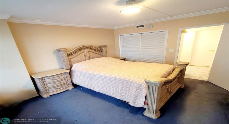 Queen size bed
