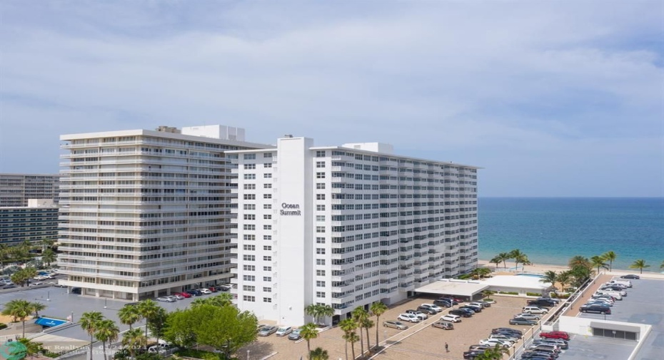 Ocea Summit building & parking