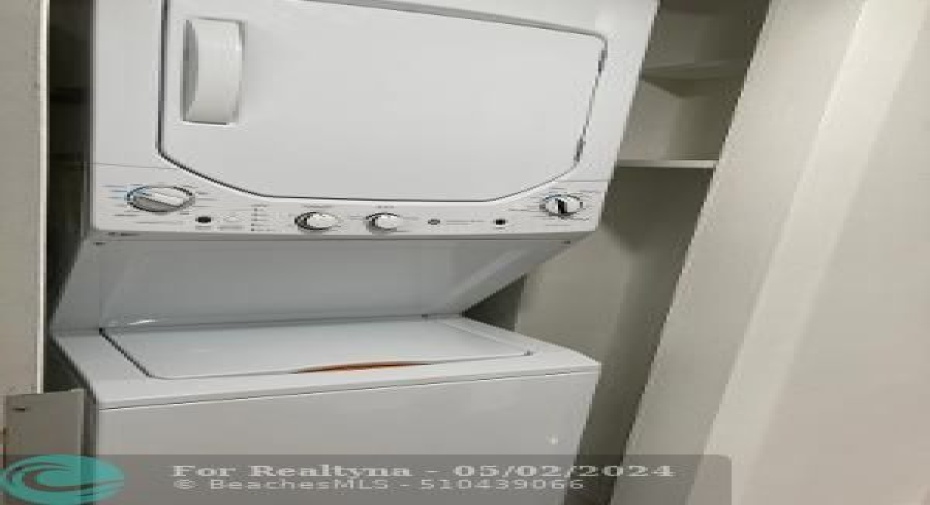 FULL SIZE WASHER & DRYER