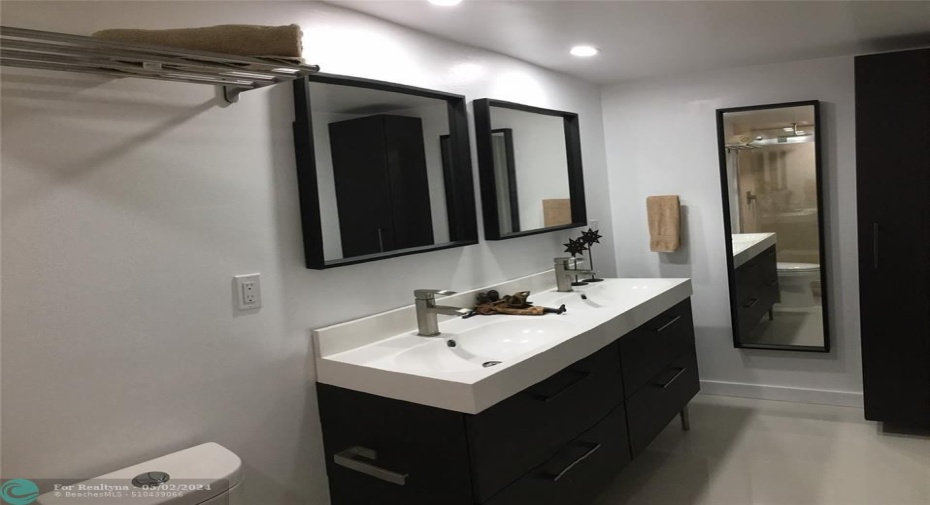 PRIMARY SUITE BATH