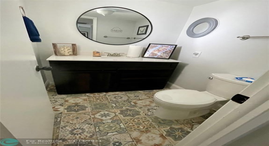 Gorgeous newly remodeled 1/2 bath for guests