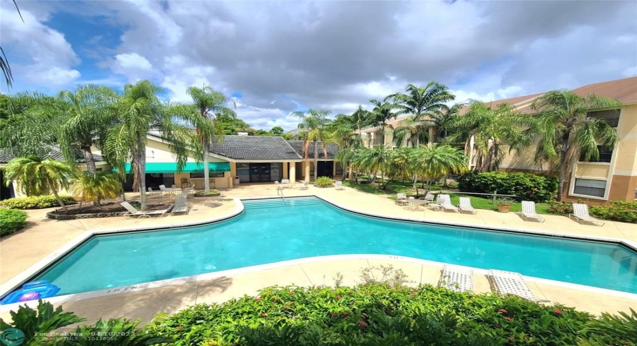 GORGEOUS POOL TO RELAX
