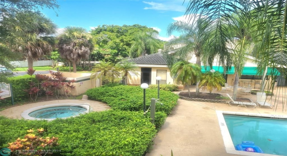 THERE IS ALSO A JACUZZI POOLSIDE