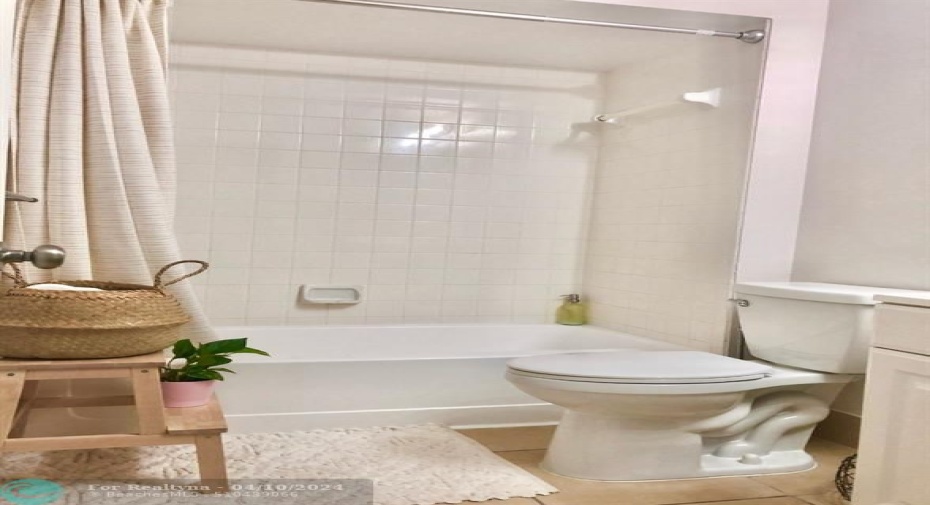 ANOTHER VIEW OF THE BATHROOM