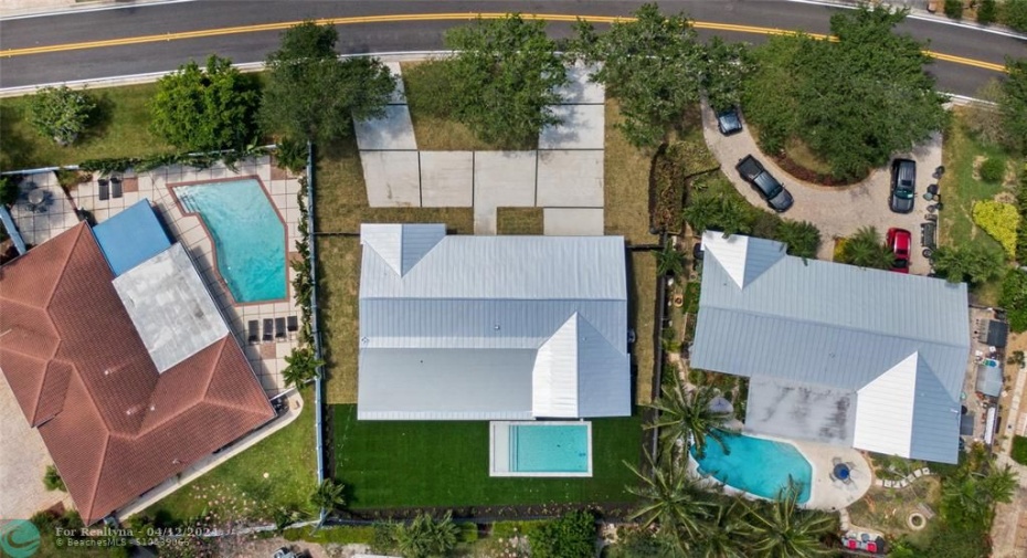 Large lot in desirable Lighthouse Point!