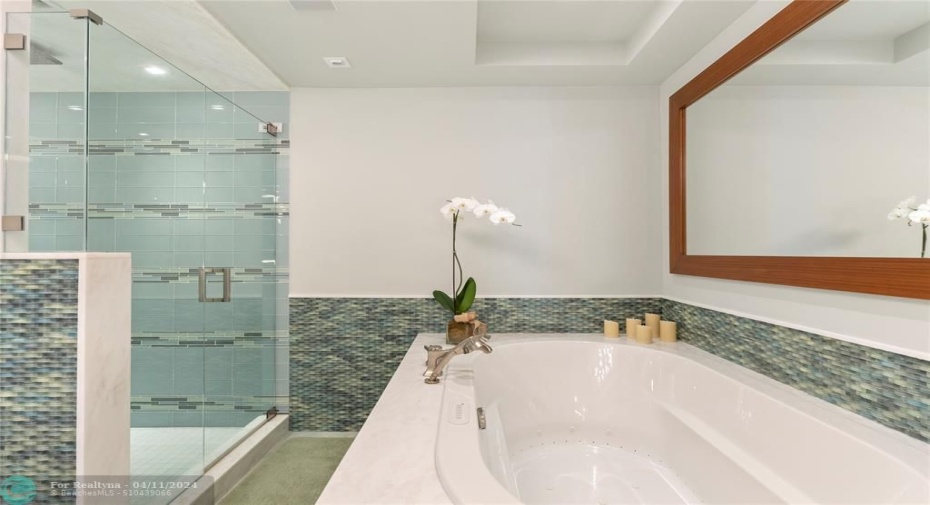 primary en-suite bath