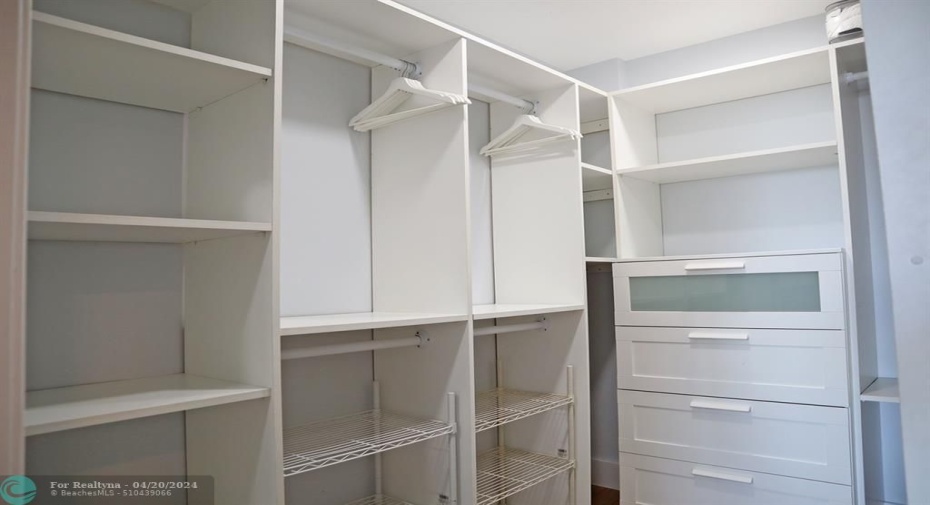 Custom MBR Walk-in