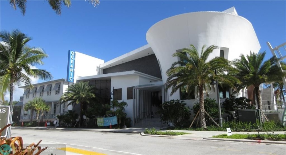 Pompano Oceanic restaurant on the beach