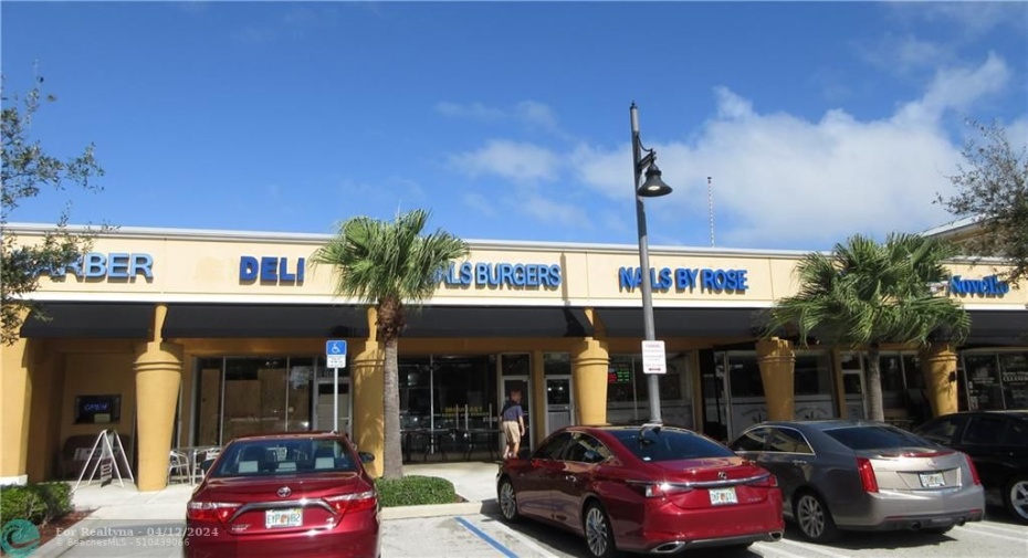 Pompano Beach casual dining 5 blocks away