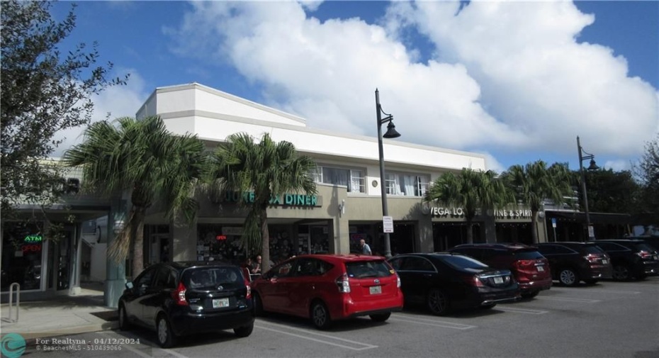 Pompano Beach more dining 5 blocks away