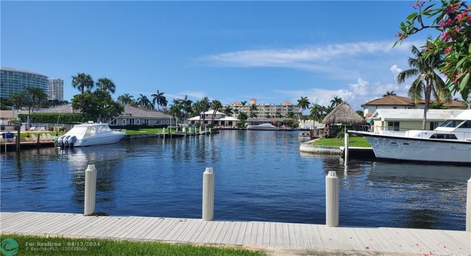 Deep water private dock-80 ft of sheltered waterfront-can accommodate a 70 ft yacht
