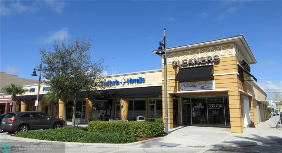 Pompano Beach dining & pressing 5 blocks away