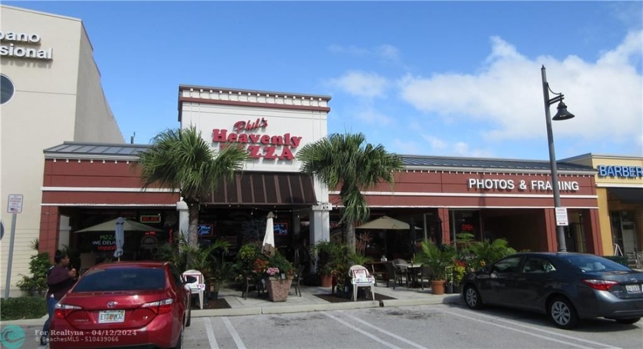 Pompano Beach dining shopping 5 blocks away
