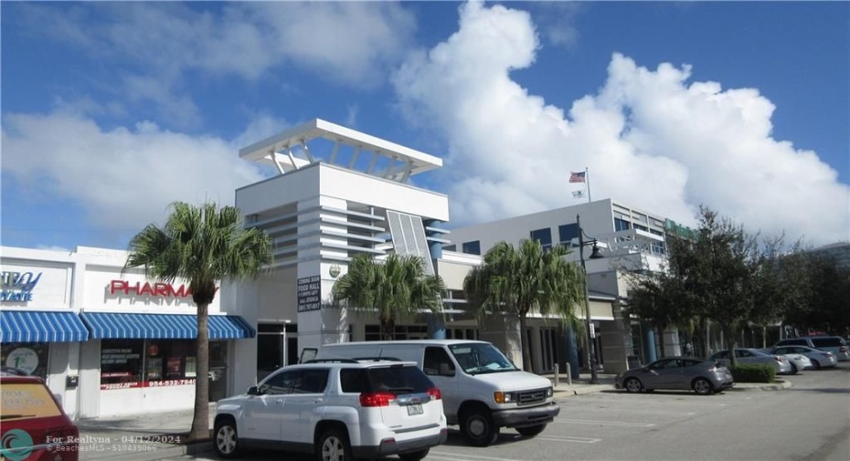 Pompano Beach food hall nearby