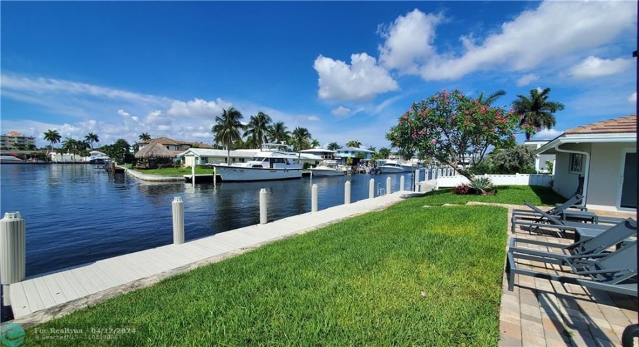Double the view...Intersecting canals provide one of the widest views in the area