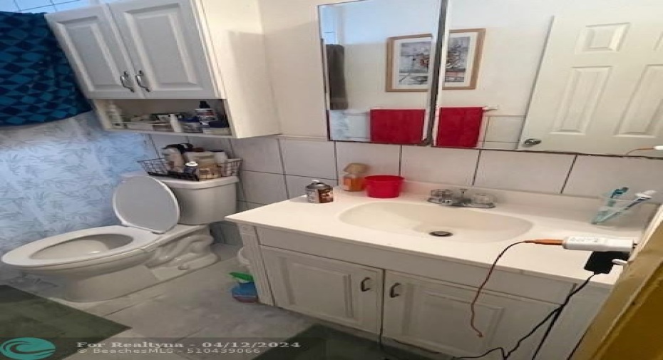 Main bedroom bathroom
