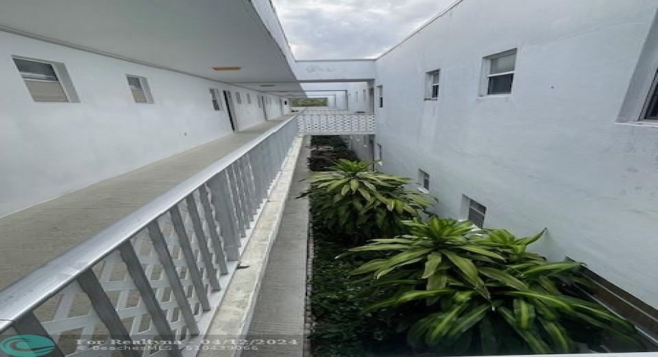 Tropical breezeway