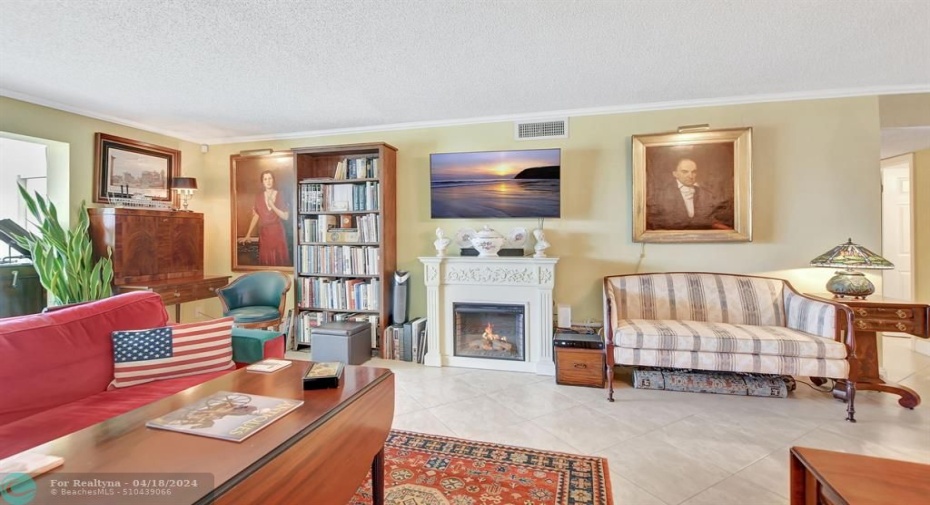 Decorative electric fireplace
