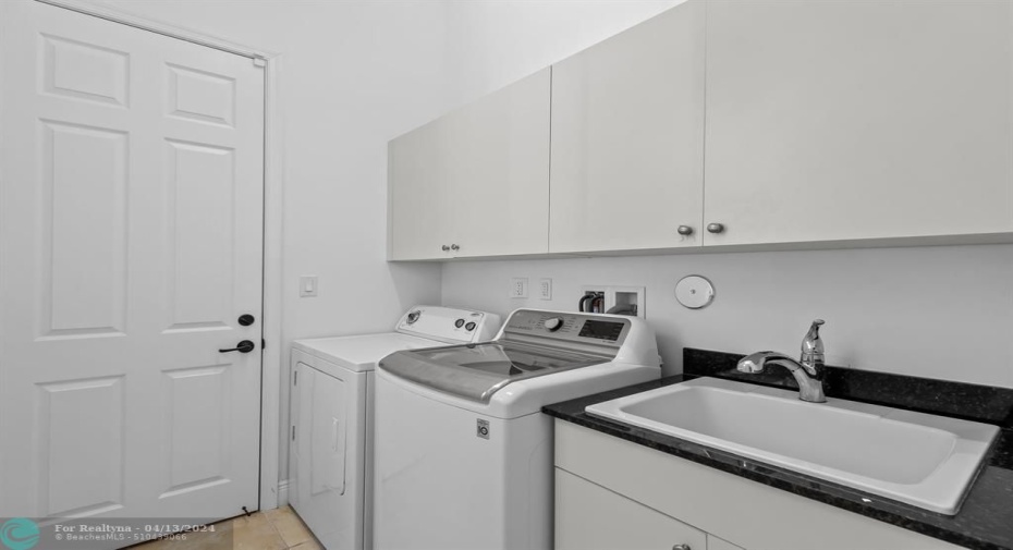 LAUNDRY ROOM