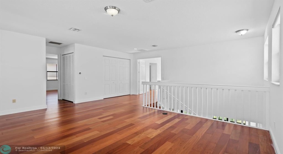 UNSTAGED LOFT SPACE