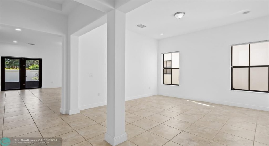 UNSTAGED SITTING ROOM