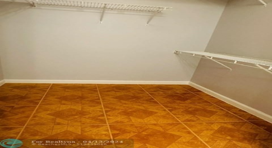 Master Walking Closet