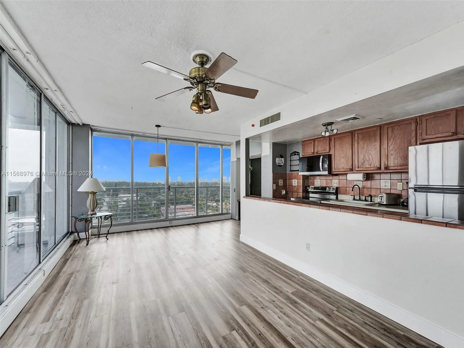 Floor to ceiling doors