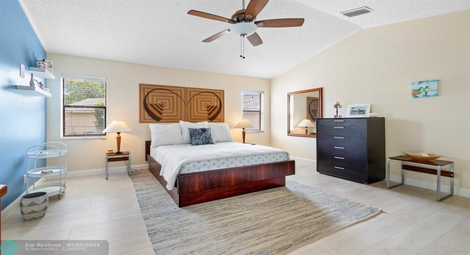 Oversized ensuite opens to patio!