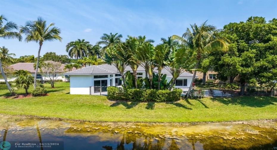 Huge yard with tranquil water views!
