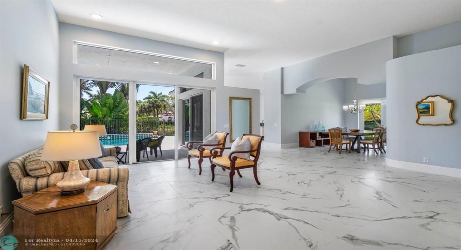Open Floor plan, gorgeous brand new 36x36 porcelain flooring.