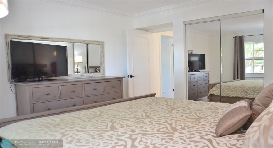 Guest Bedroom or 2nd Bedroom