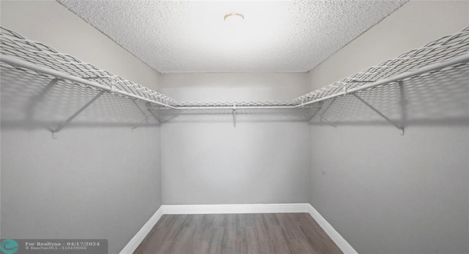 Walk-in Closet