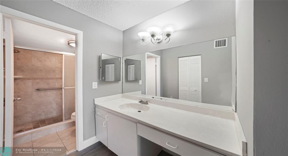 Main/Full Bathroom