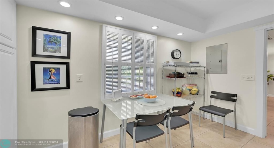 Kitchen eating area