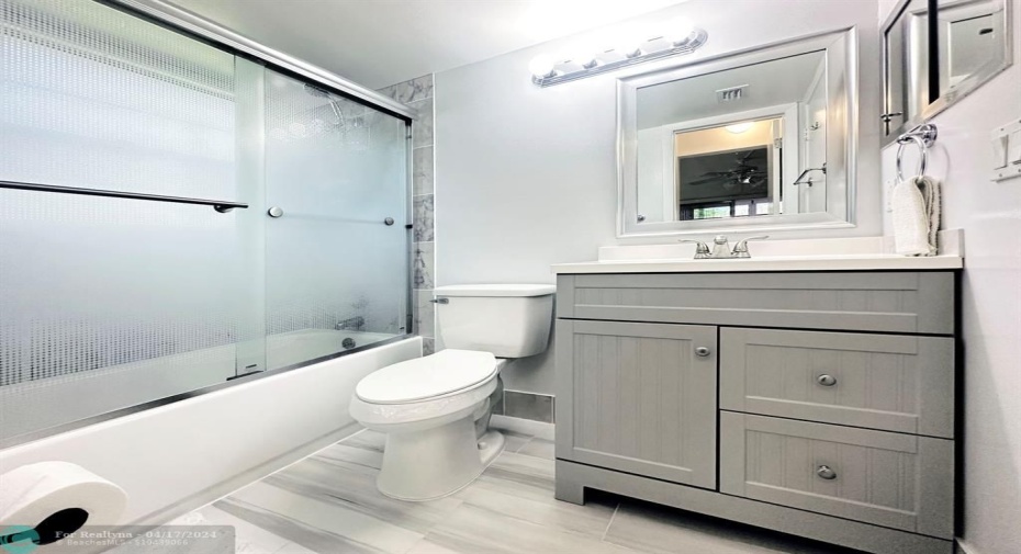 Bright & Clean Primary Bath