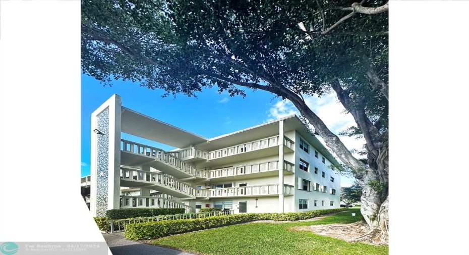 Building has Great Location within the Village...Walk to Shul & Plaza