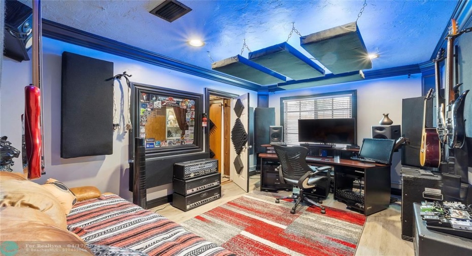 bedroom used now as studio