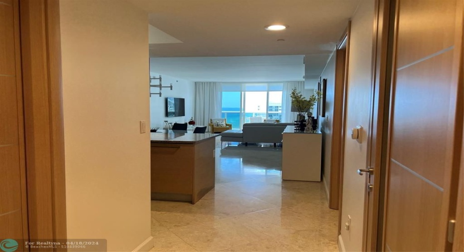 Entrance Living room
