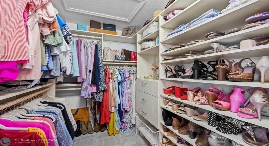 Walk-in Closet