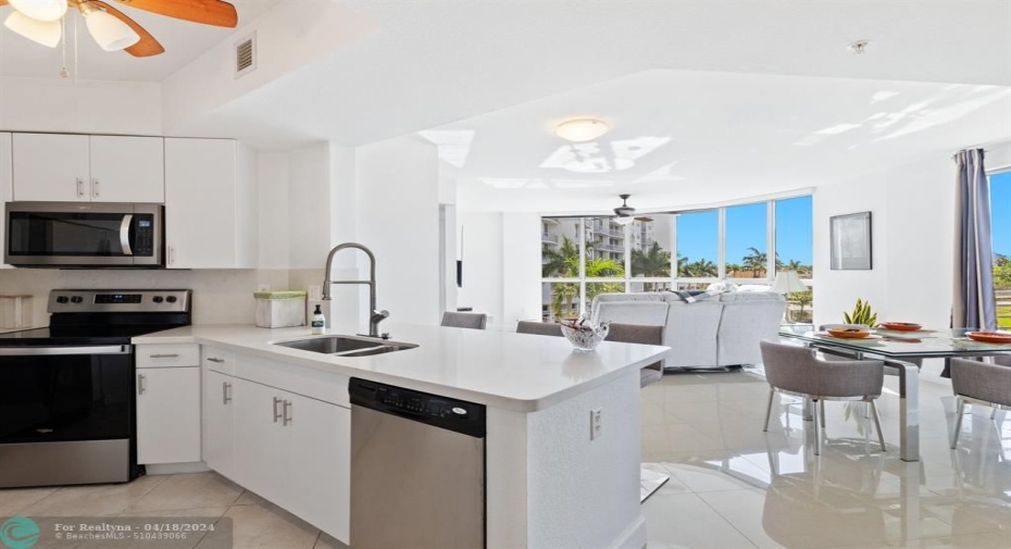 Upgraded With Stainless Like-new Appliances