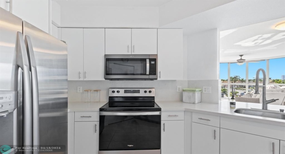 Like-new Condition Stainless Appliances