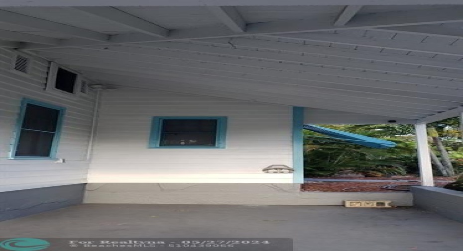 CARPORT
