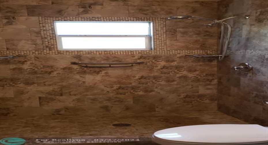 SPACIOUS SHOWER