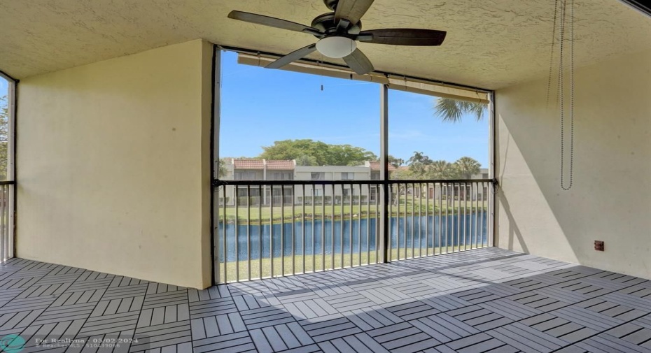 Huge covered screened patio