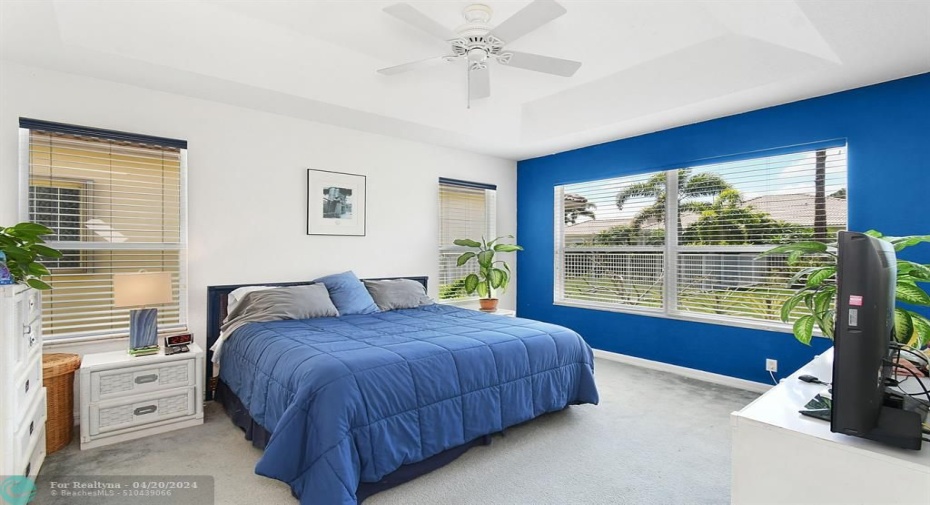 FIRST FLOOR PRIMARY BEDROOM
